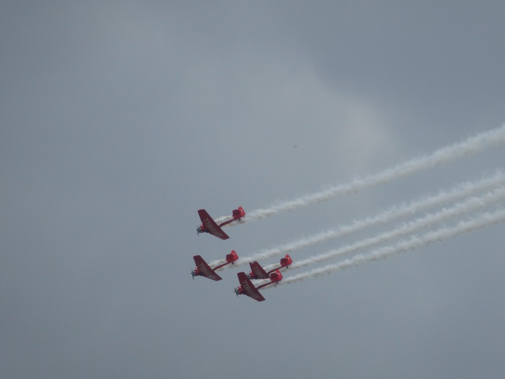 More formation flying with the Aeroshell team in their Texan T6 Aircraft. This time with smoke on.